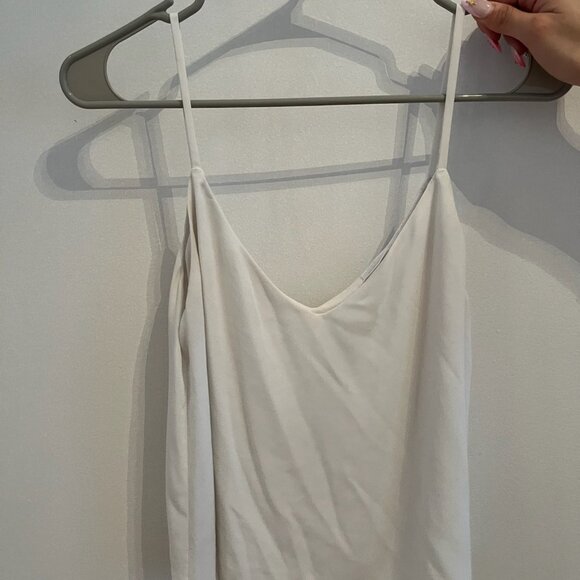 White flowy sleeveless top - Picture 1 of 6